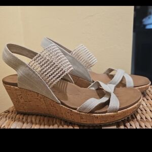 Skechers Beverlee High Tea Women's Wedge Sandals 9 Cream Brown